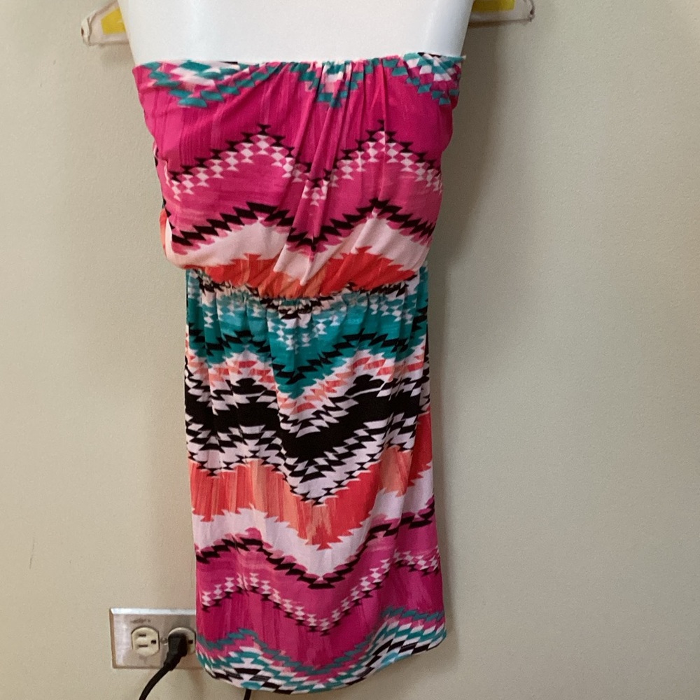 Vibrant Strapless Zigzag mini Dress